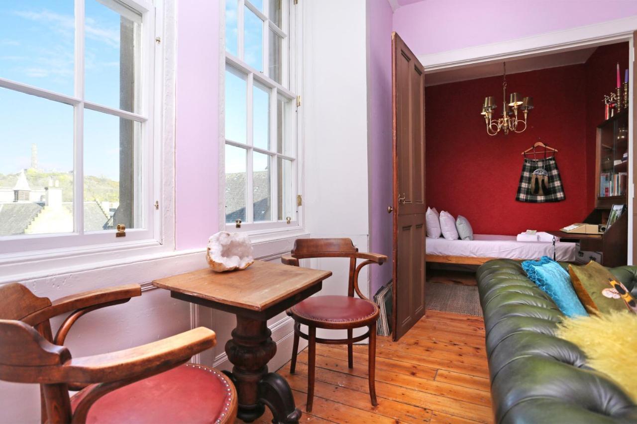 Joivy Iconic Colorful Home On The Royal Mile Edinburgh Exterior photo
