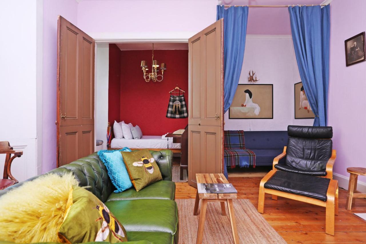 Joivy Iconic Colorful Home On The Royal Mile Edinburgh Exterior photo